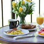 Oxford Suites Yakima 
