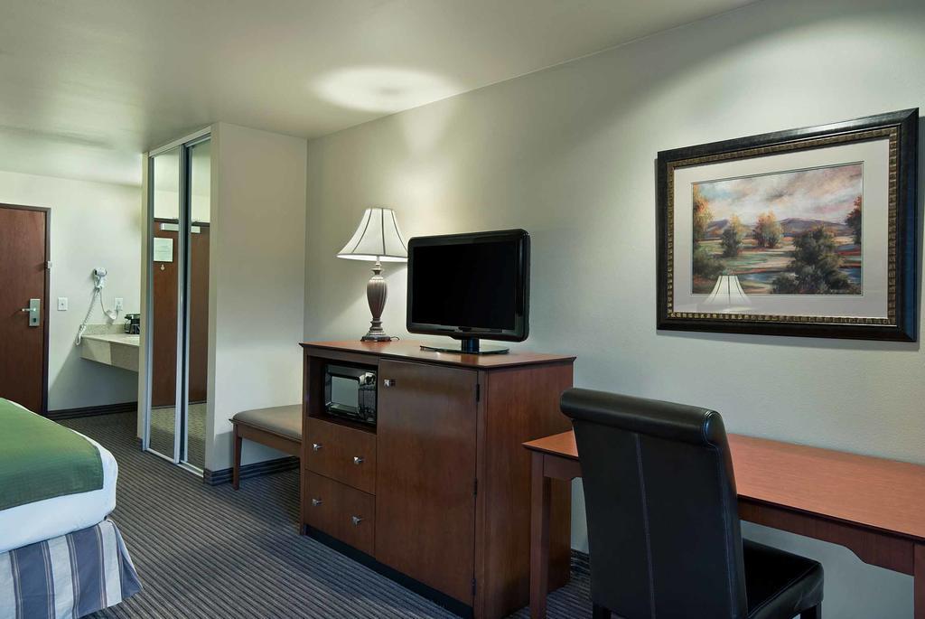 Oxford Hotel 3*